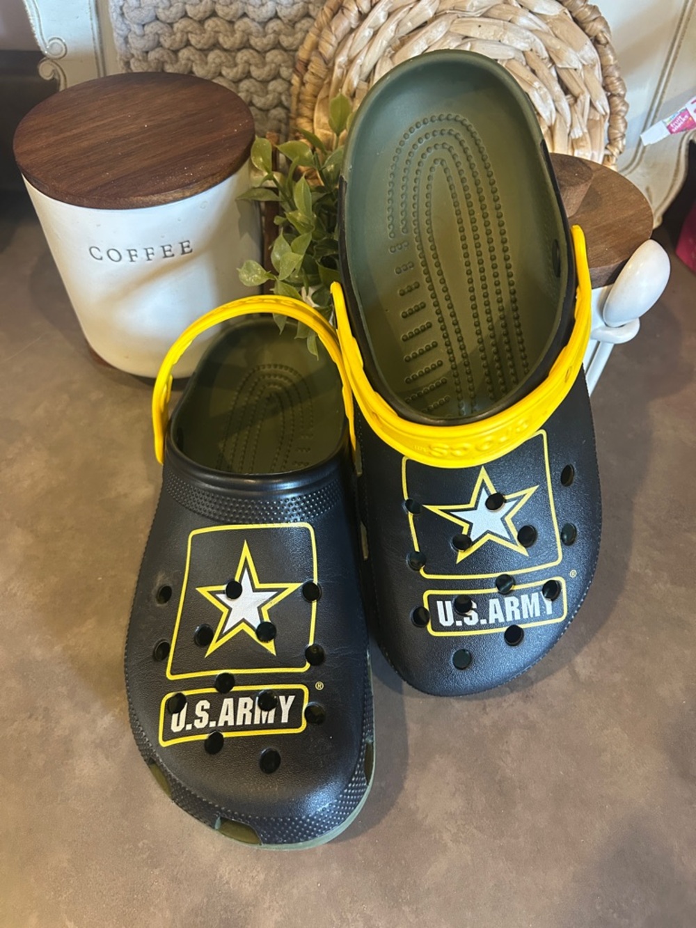 Adult U.S. Army Star Clog Sandals - Black & Yellow Men 9 W11